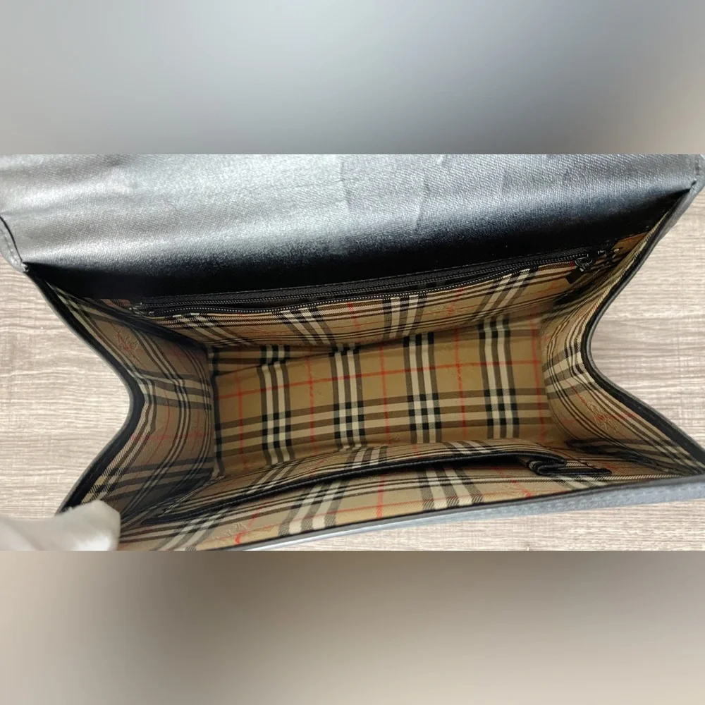 Burberry Vintage Classic Black Leather Top-Handle Satchel Bag - Picture 14 of 15